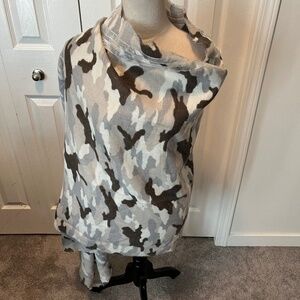 Aerie one size camo blanket scarf